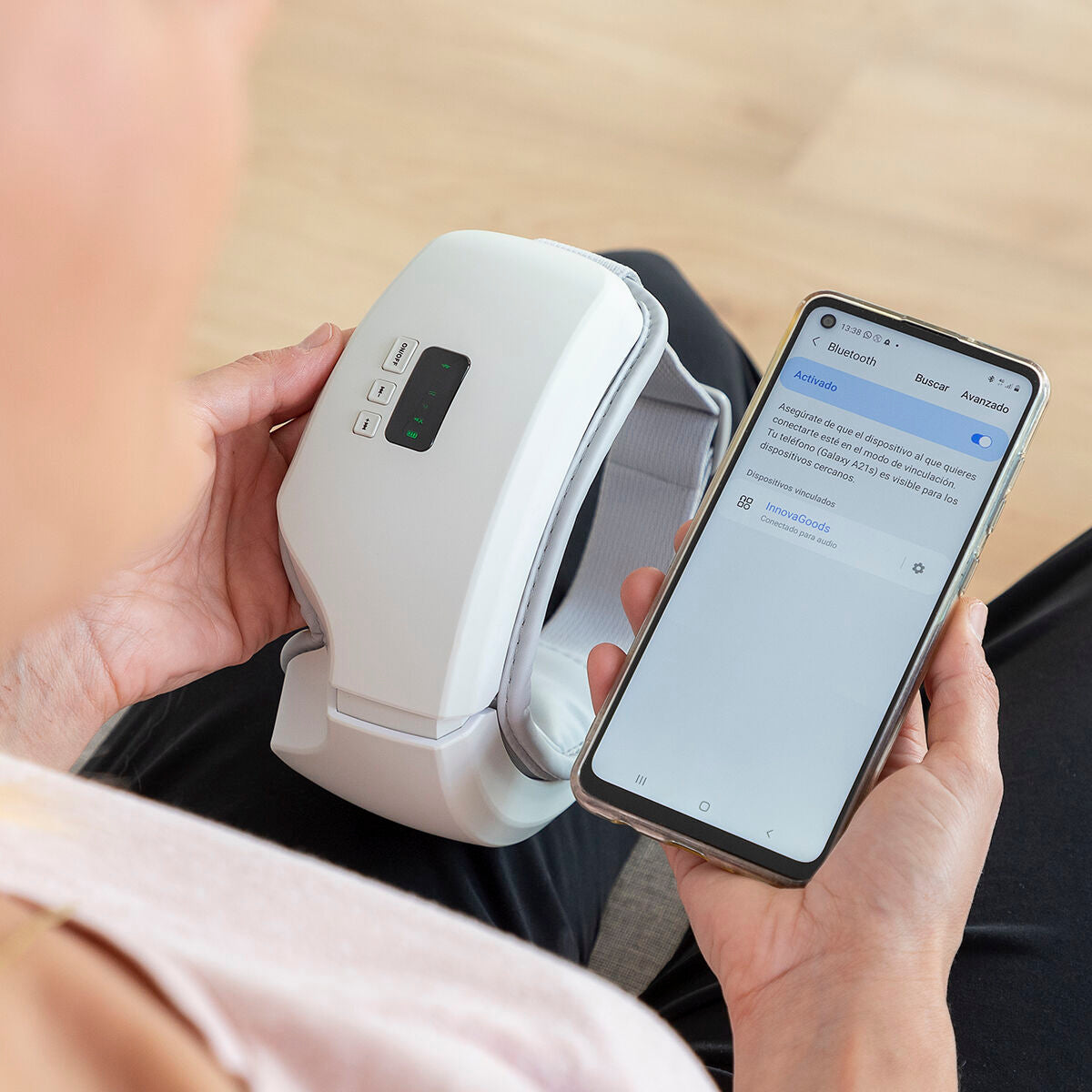 InnovaGoods 4-in-1 Eye Massager — Air Compression, Heat & Bluetooth